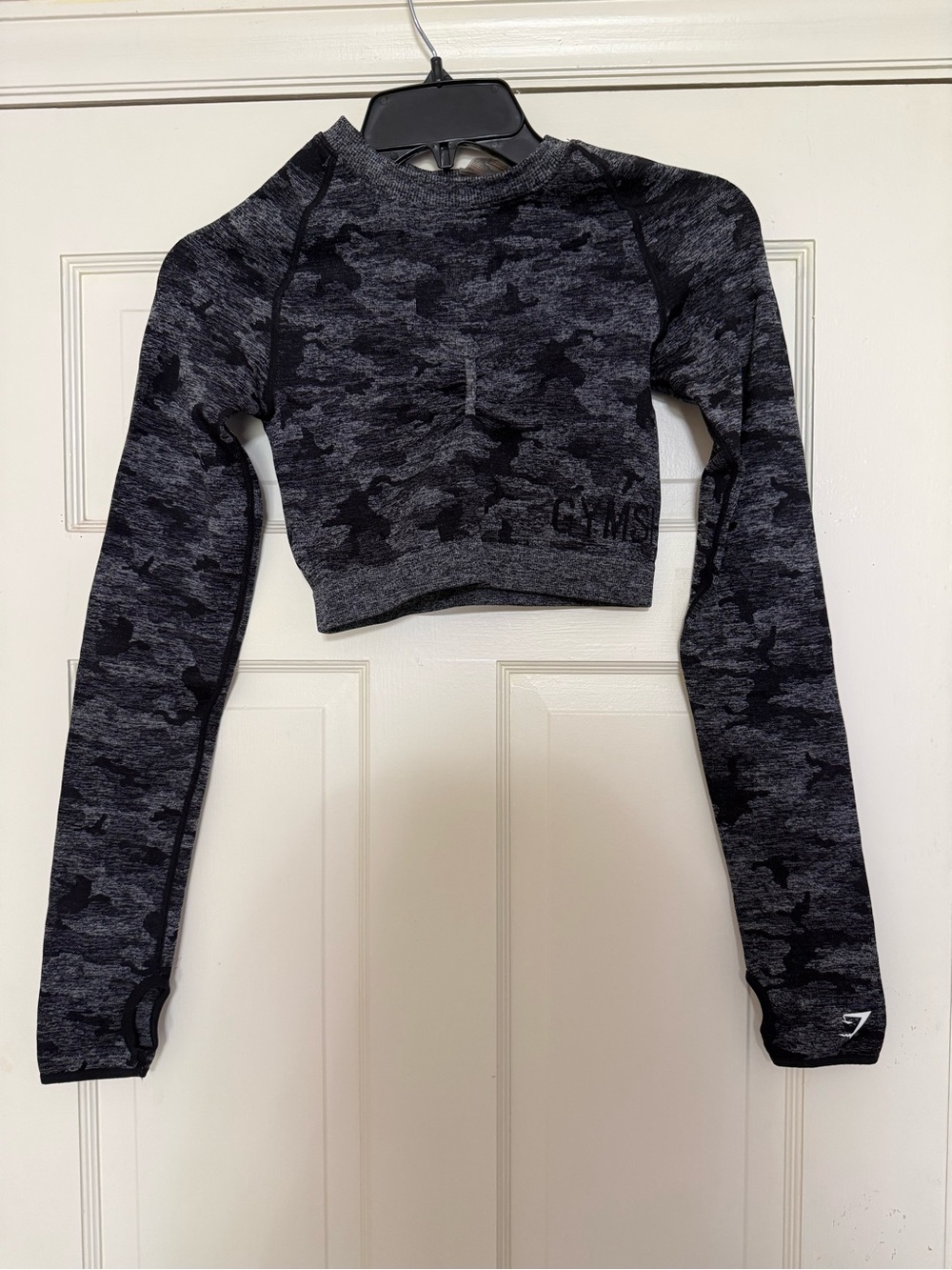 Women’s Gymshark Black Camo Adapt Seamless Long Sleeve Crop Top - S